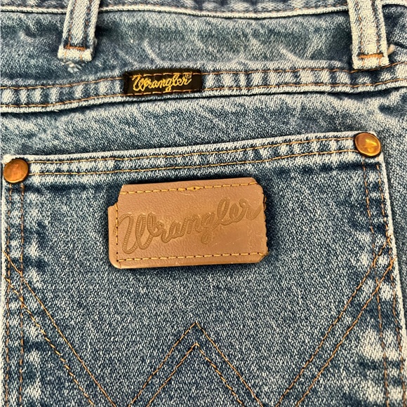 Gently used men’s Wrangler jeans - Picture 7 of 9